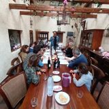 UN PASEO ENTRE VIÑEDOS, VISITA A LA BODEGA Y CATA